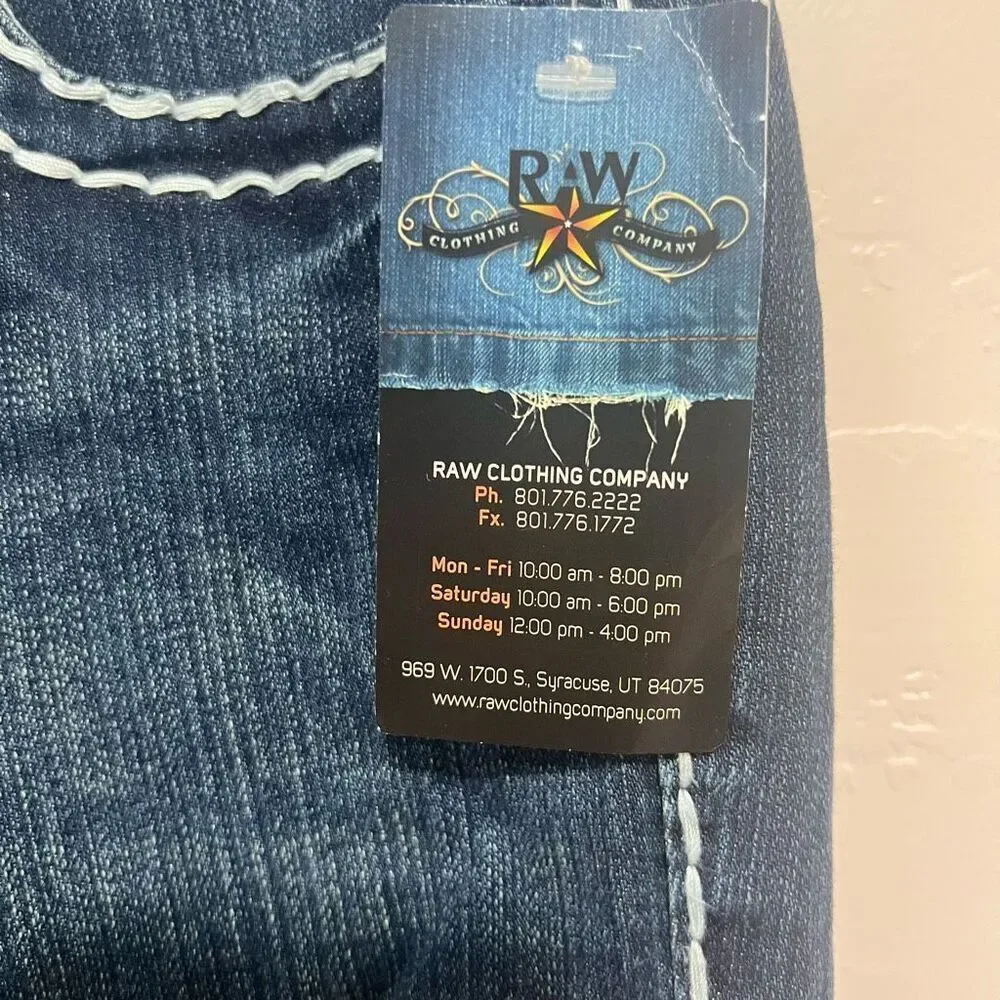 L.A. Idol dark wash denim capri pants SIZE 3
